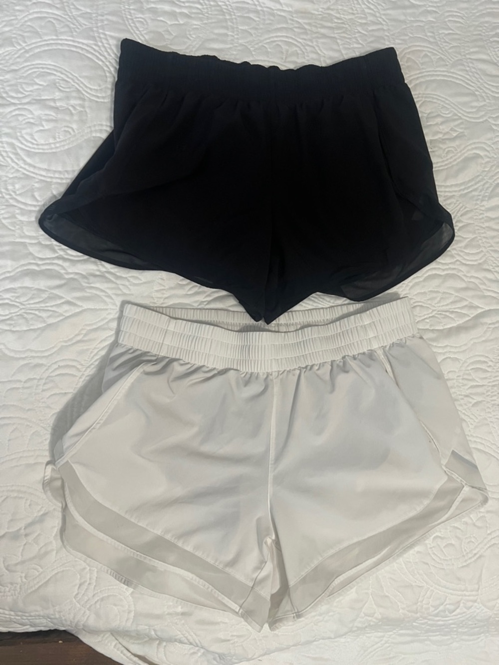 Athleta Mesh Racer Run Mid Rise 4" Short